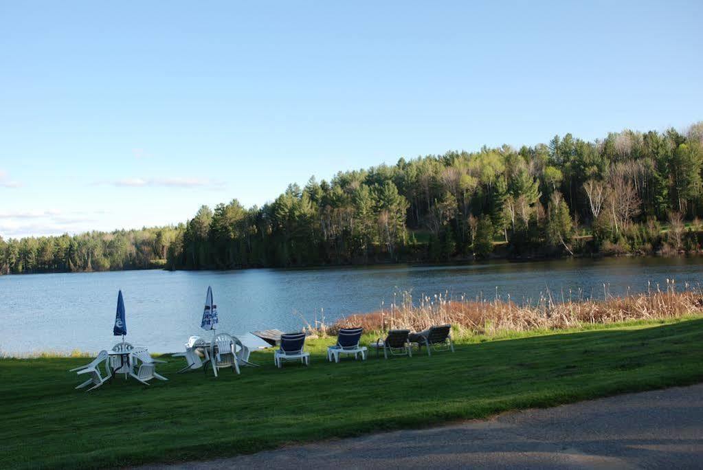 Barry'S Bay Golf Resort Barrys Bay Exterior foto